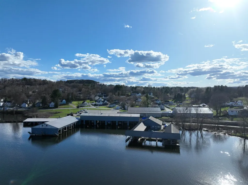 197 Farrants Point Newport City VT 05855