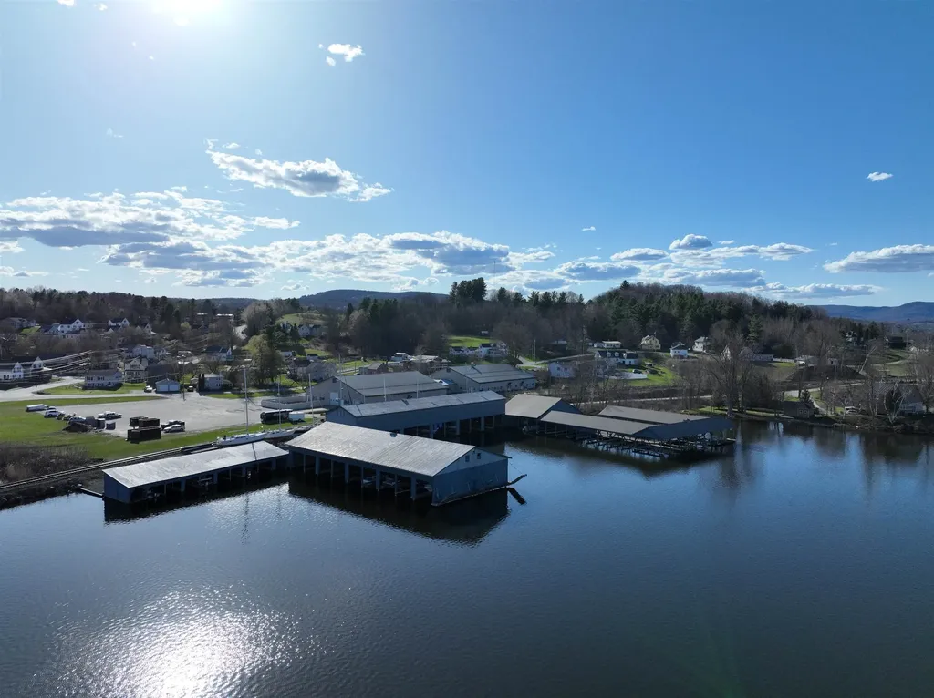 197 Farrants Point Newport City VT 05855