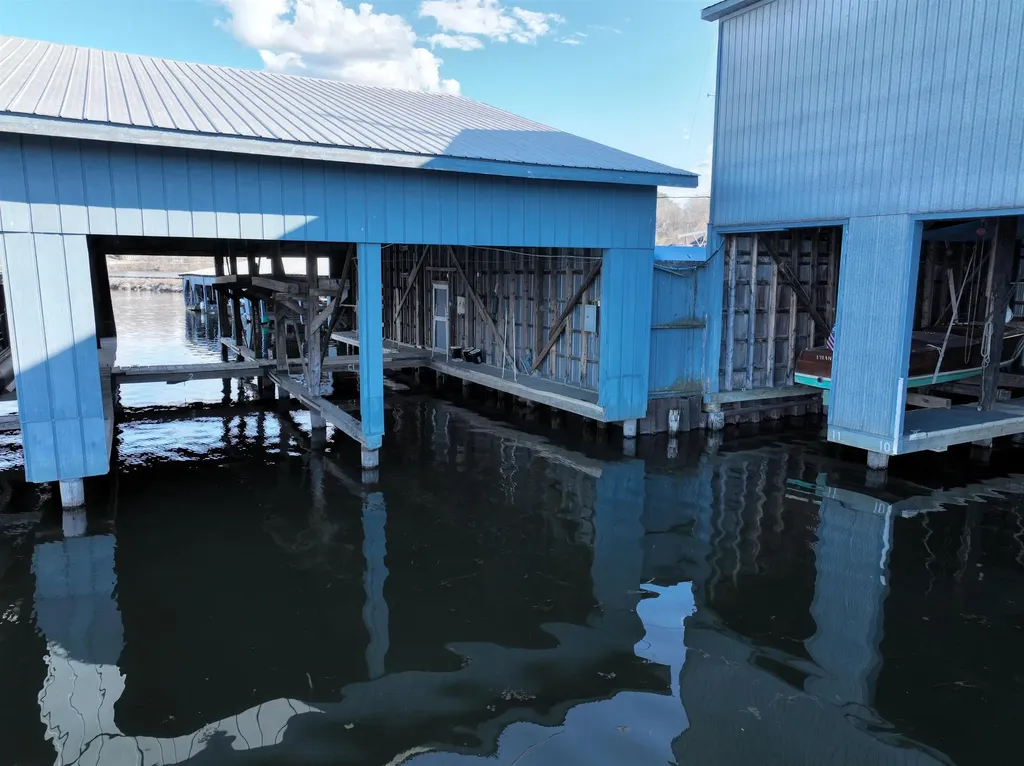 197 Farrants Point Newport City VT 05855