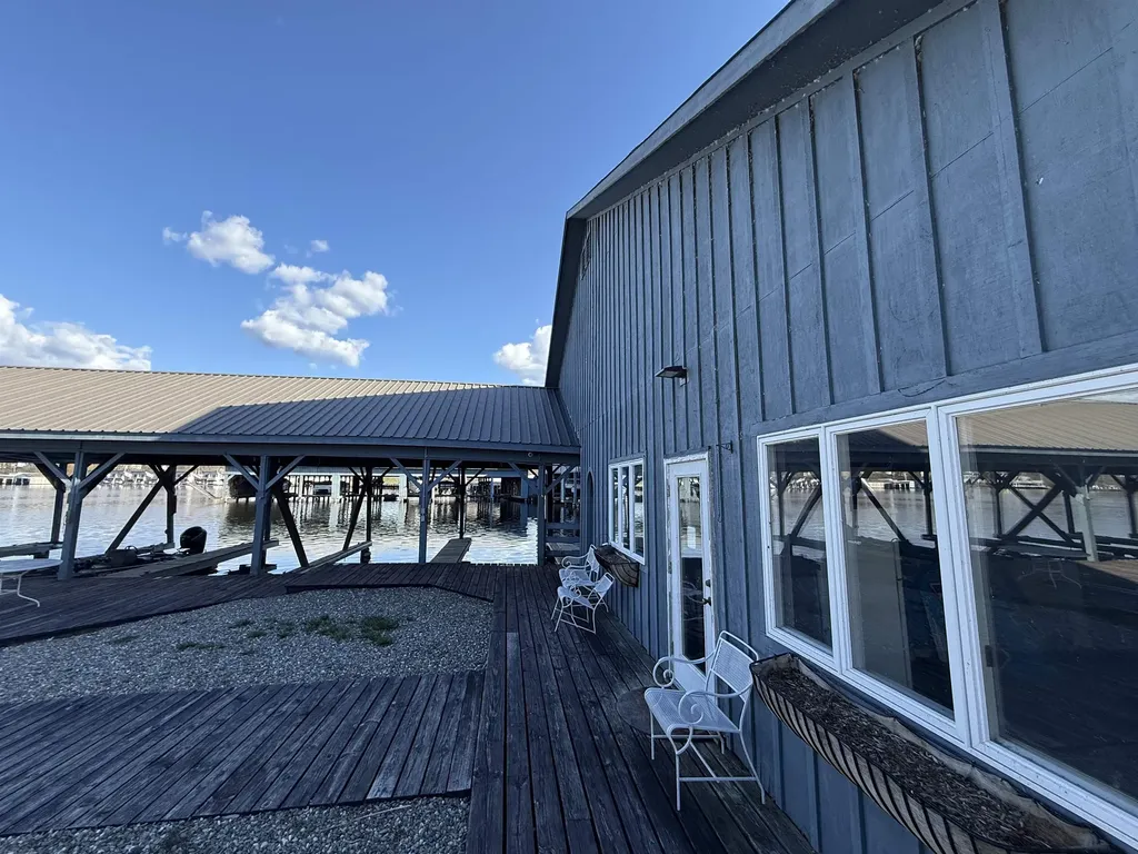 197 Farrants Point Newport City VT 05855