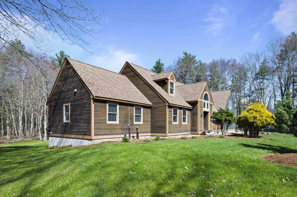 17 Madison Avenue Kingston NH 03848