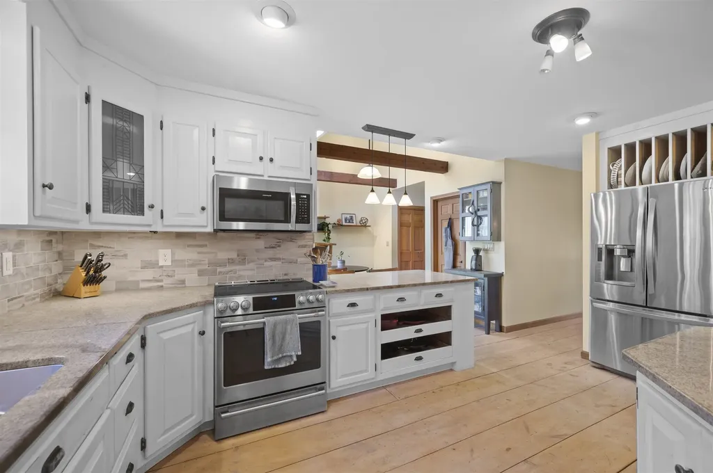 17 Madison Avenue Kingston NH 03848