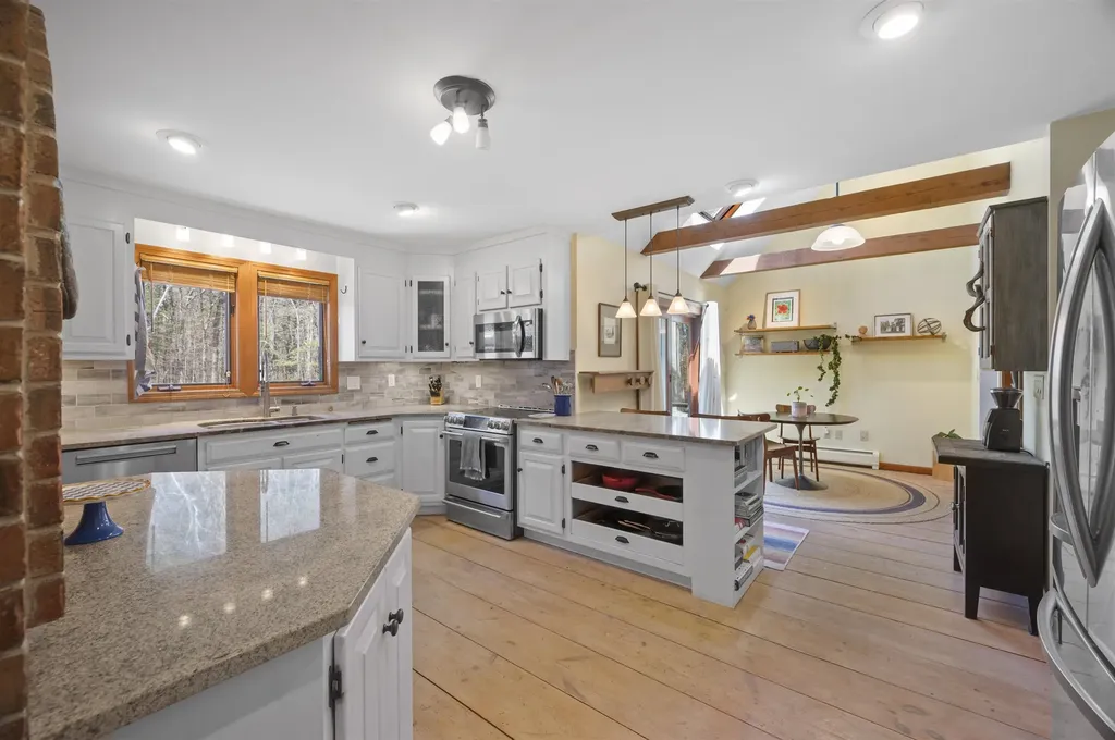 17 Madison Avenue Kingston NH 03848