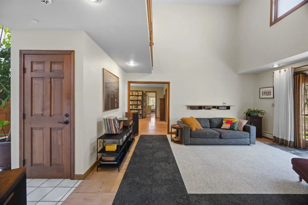 17 Madison Avenue Kingston NH 03848