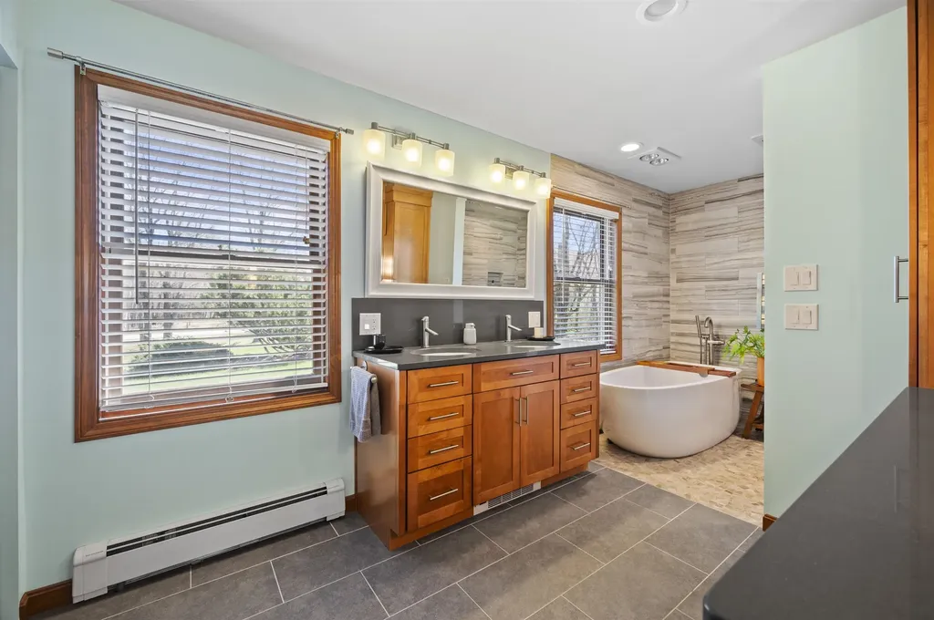 17 Madison Avenue Kingston NH 03848