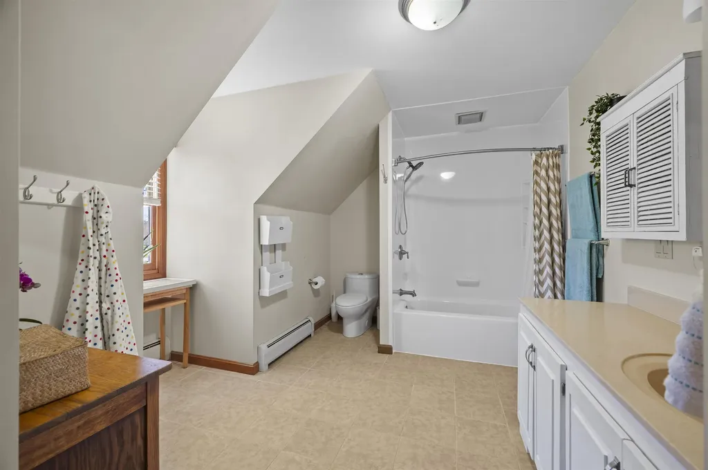 17 Madison Avenue Kingston NH 03848
