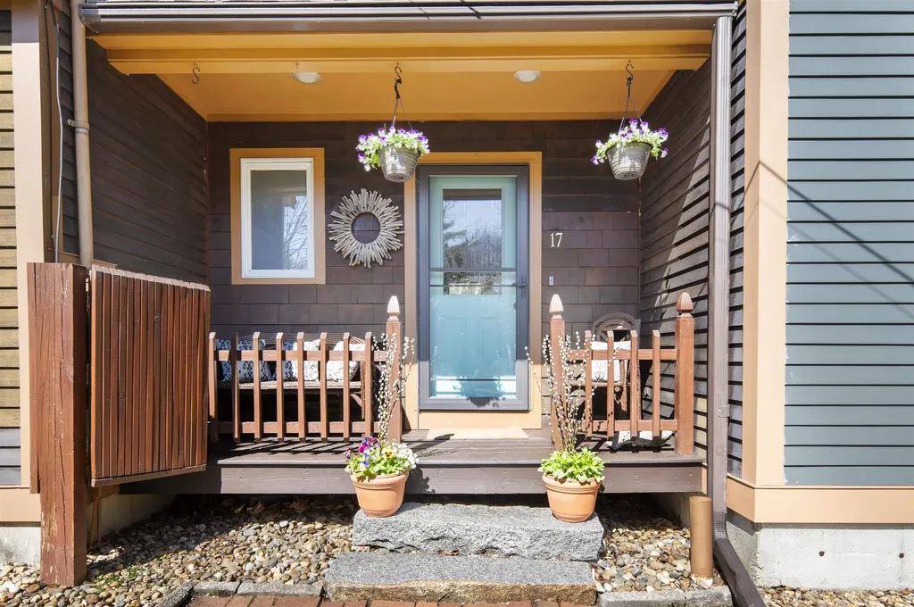17 Madison Avenue Kingston NH 03848