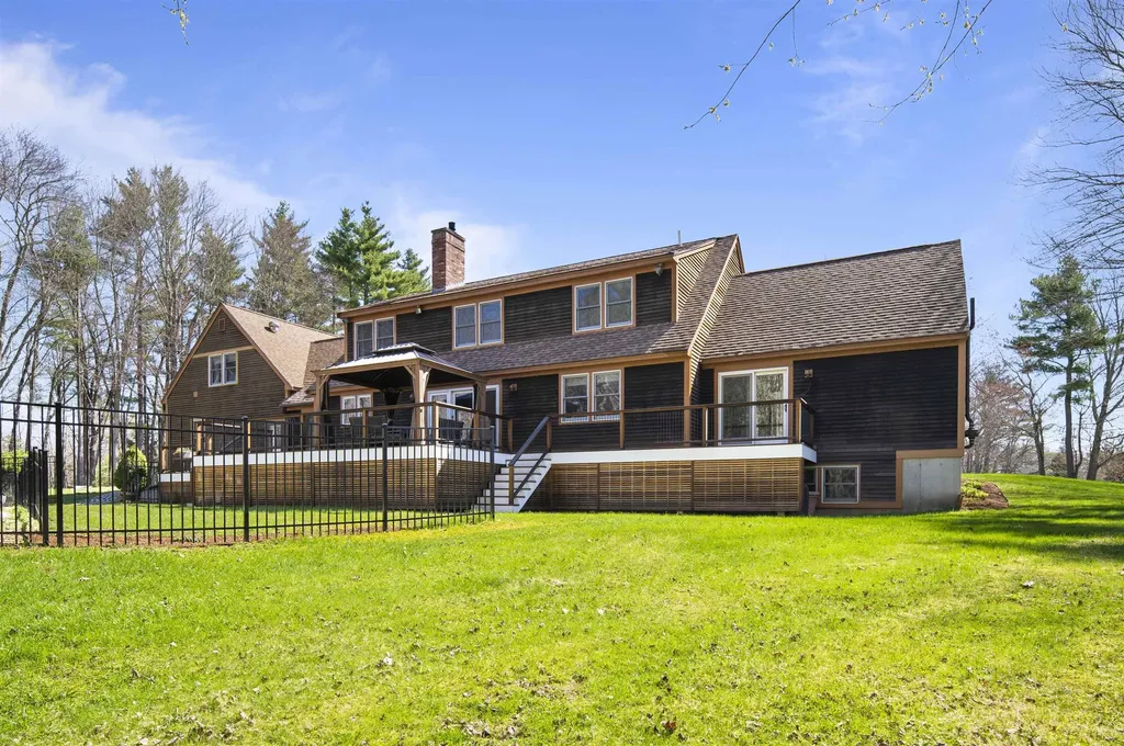 17 Madison Avenue Kingston NH 03848