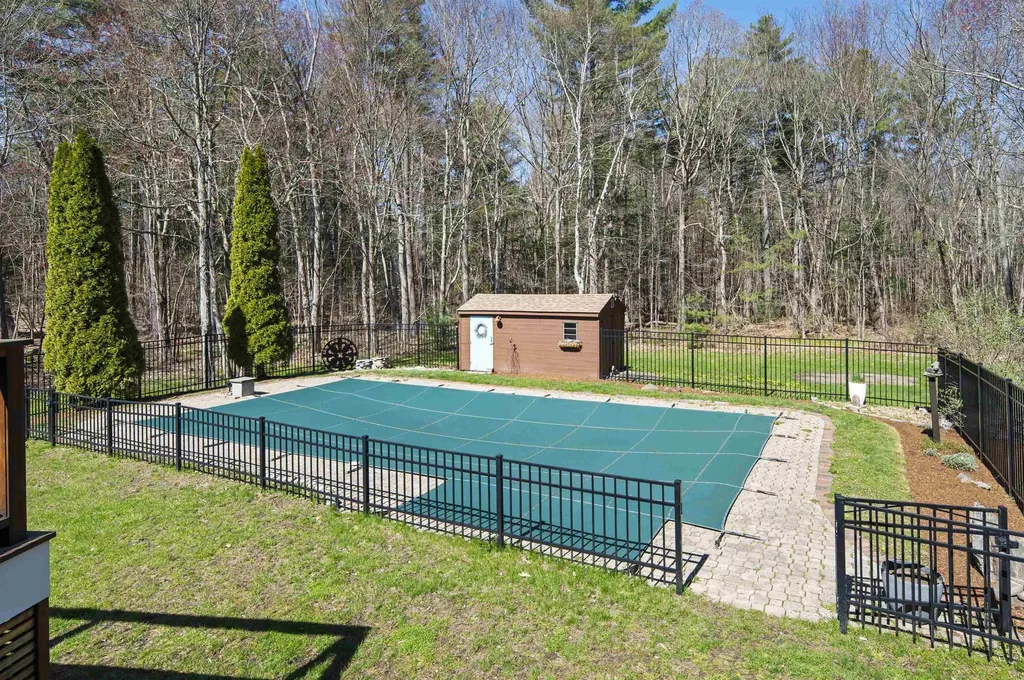 17 Madison Avenue Kingston NH 03848
