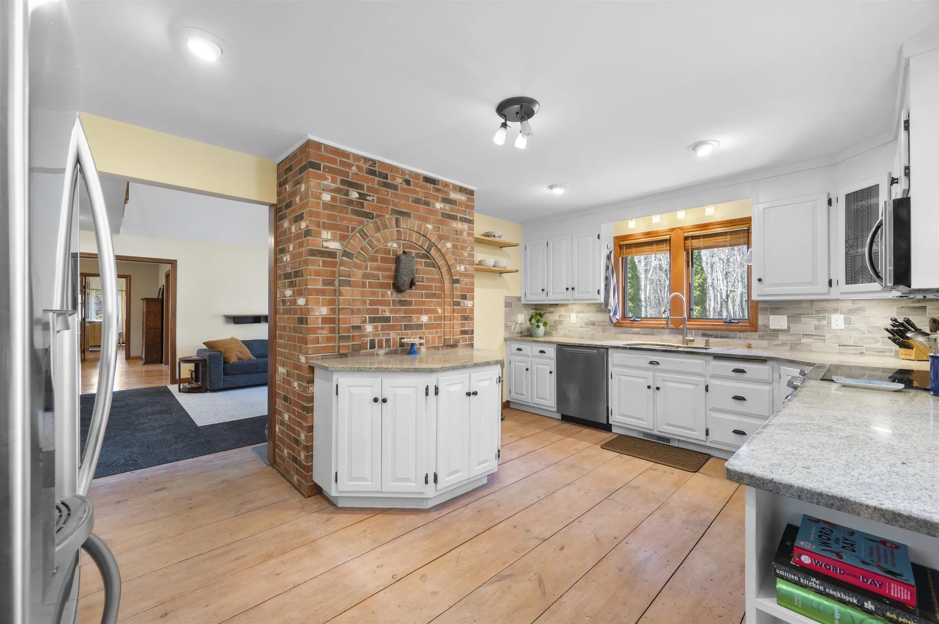 17 Madison Avenue Kingston NH 03848