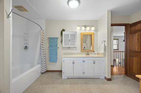 17 Madison Avenue Kingston NH 03848