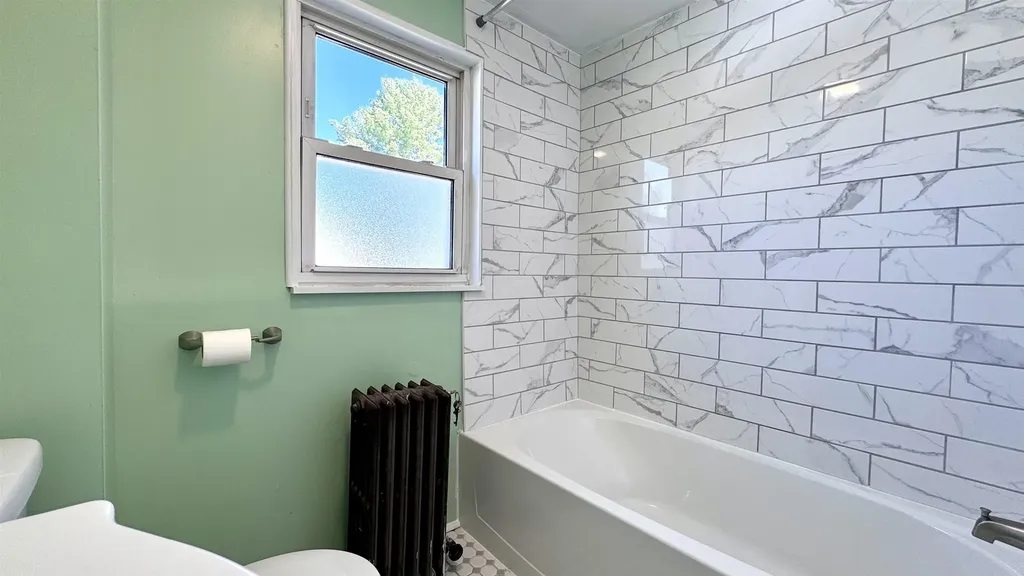 8 Old Bay Road New Durham NH 03855
