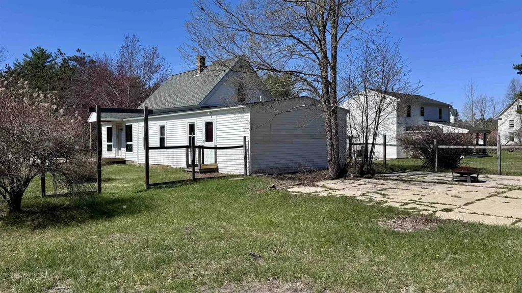 8 Old Bay Road New Durham NH 03855