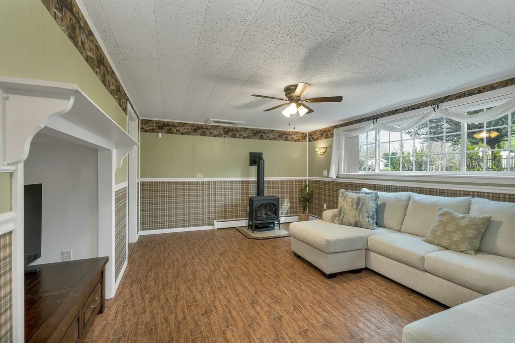 6 Castle Drive Hooksett NH 03106