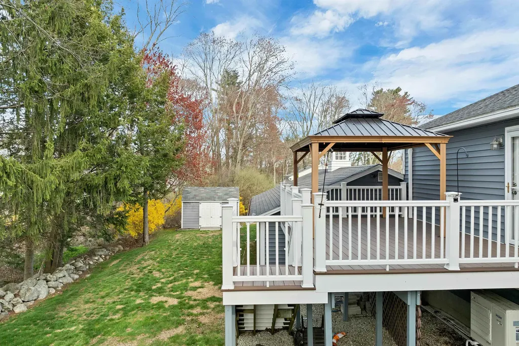 6 Castle Drive Hooksett NH 03106
