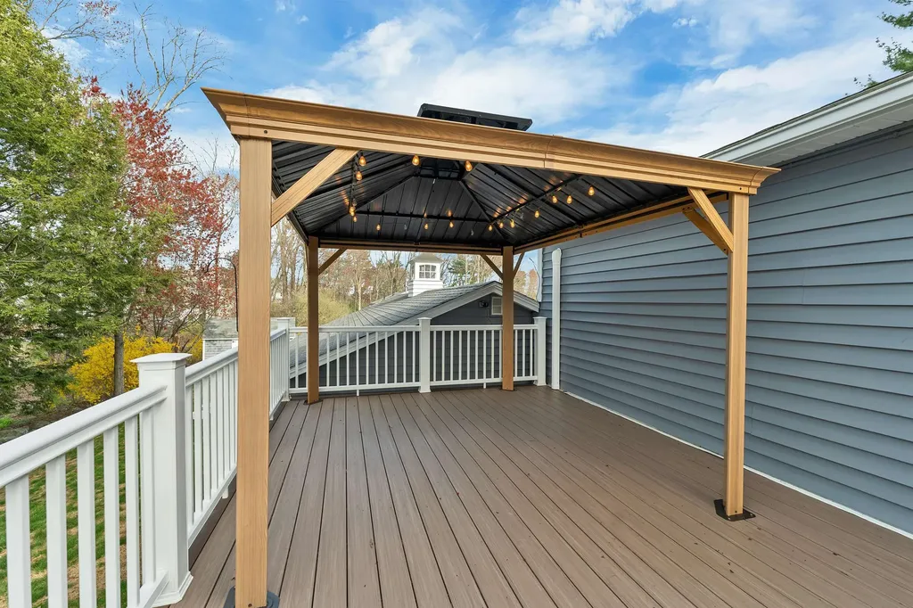6 Castle Drive Hooksett NH 03106