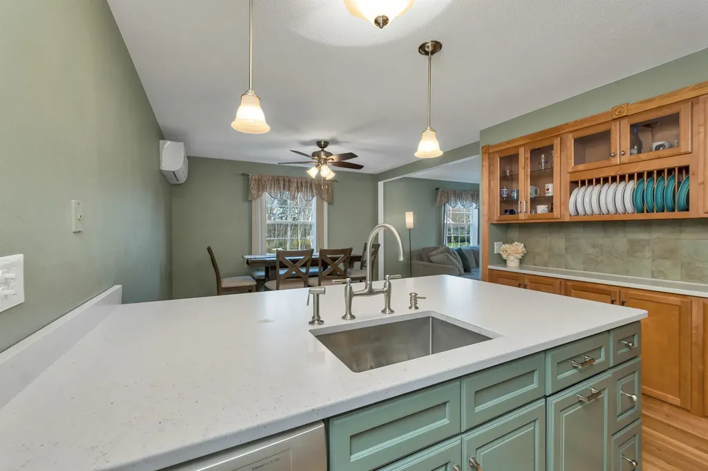 6 Castle Drive Hooksett NH 03106