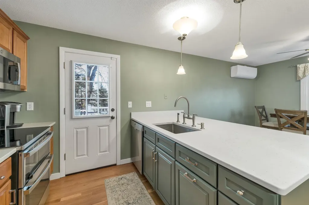 6 Castle Drive Hooksett NH 03106
