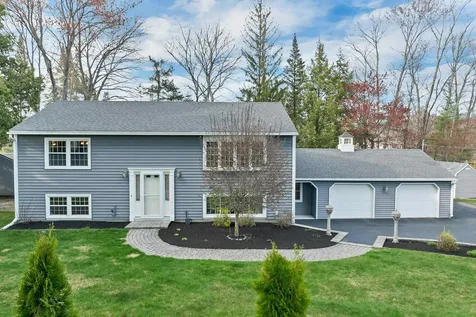 6 Castle Drive Hooksett NH 03106