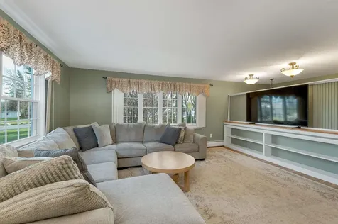 6 Castle Drive Hooksett NH 03106