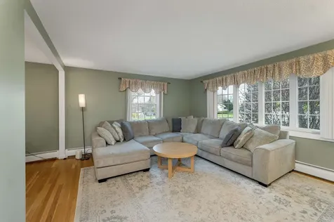 6 Castle Drive Hooksett NH 03106