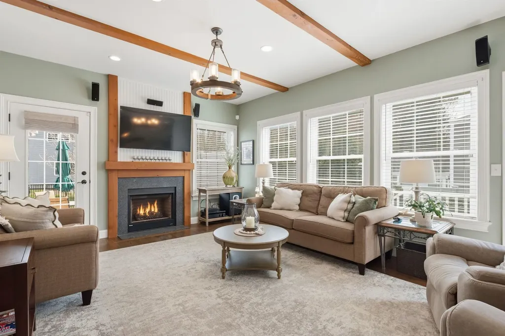 2 Goldenrod Lane Concord NH 03301