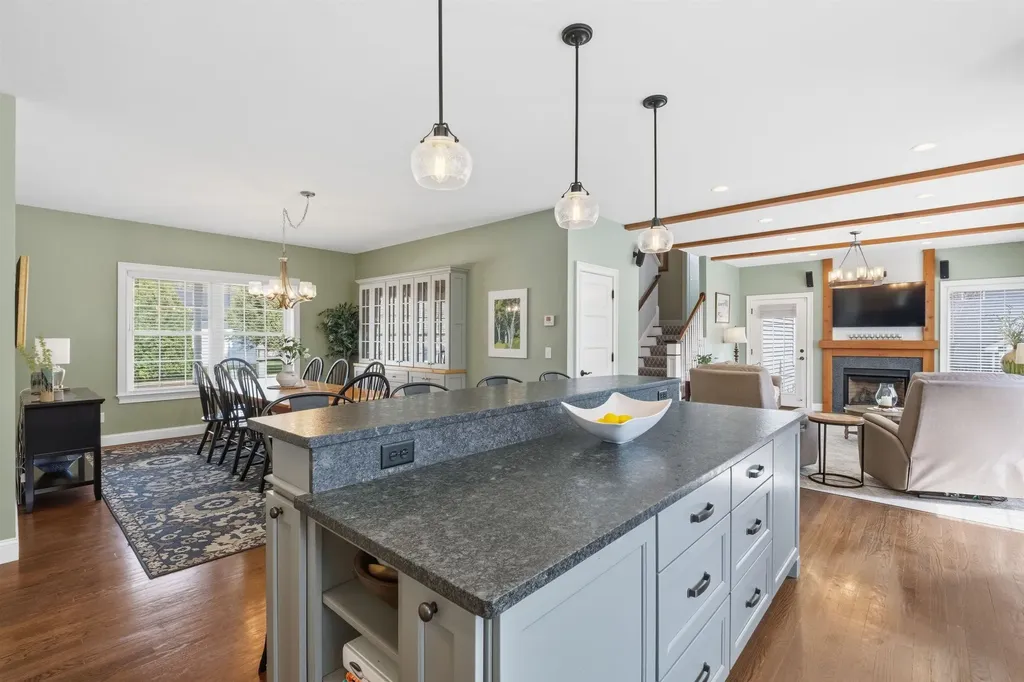 2 Goldenrod Lane Concord NH 03301