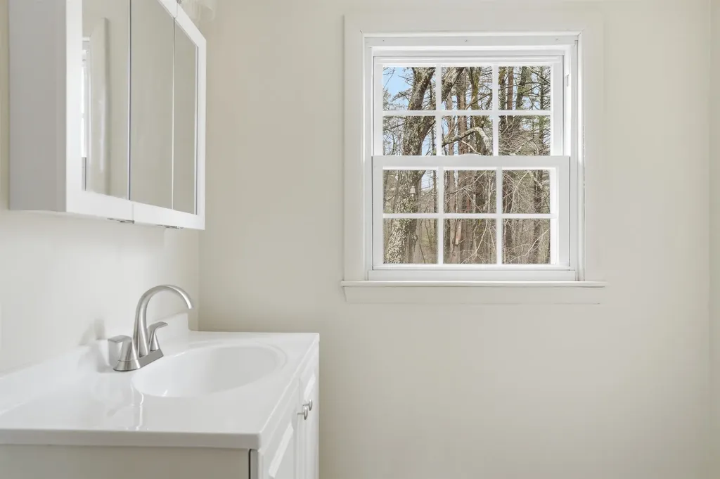 289 Derry Road Hudson NH 03051