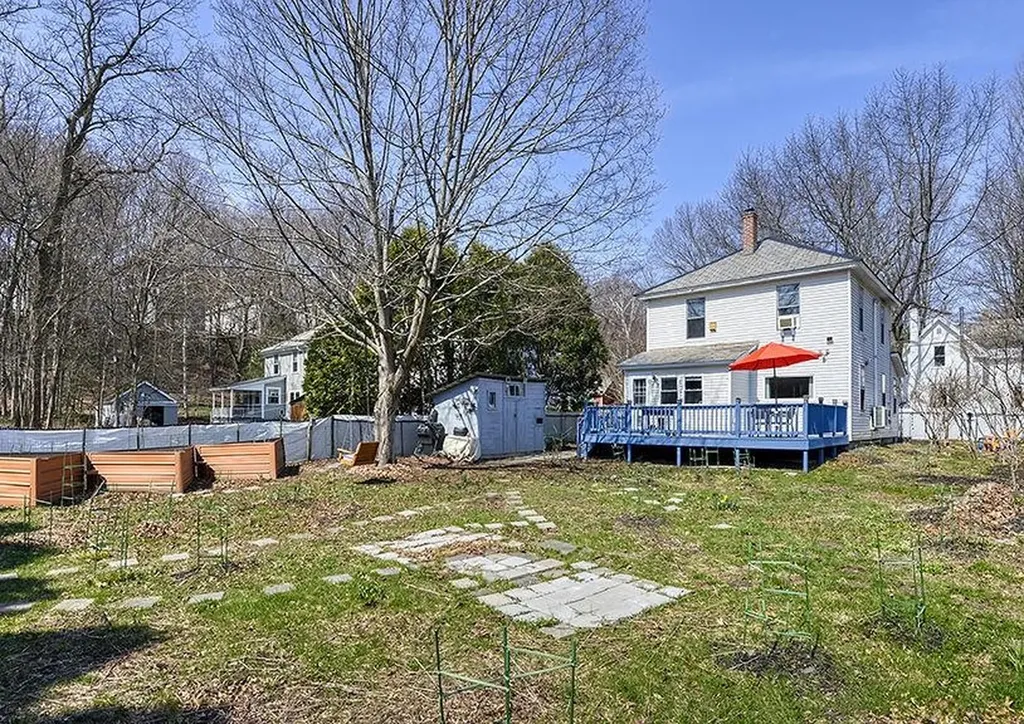 16 Willow Street Brattleboro VT 05301