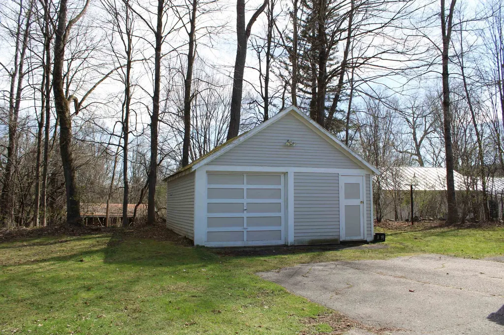 43 Middle Road Clarendon VT 05759