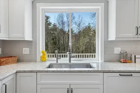 5 Nutfield Drive Londonderry NH 03053