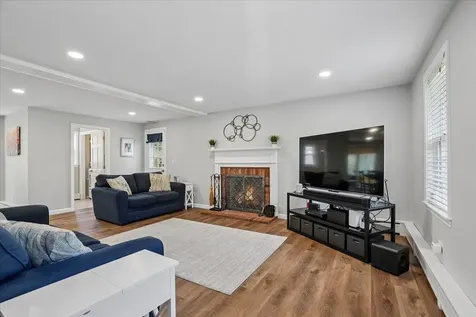 5 Nutfield Drive Londonderry NH 03053