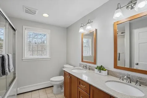 5 Nutfield Drive Londonderry NH 03053