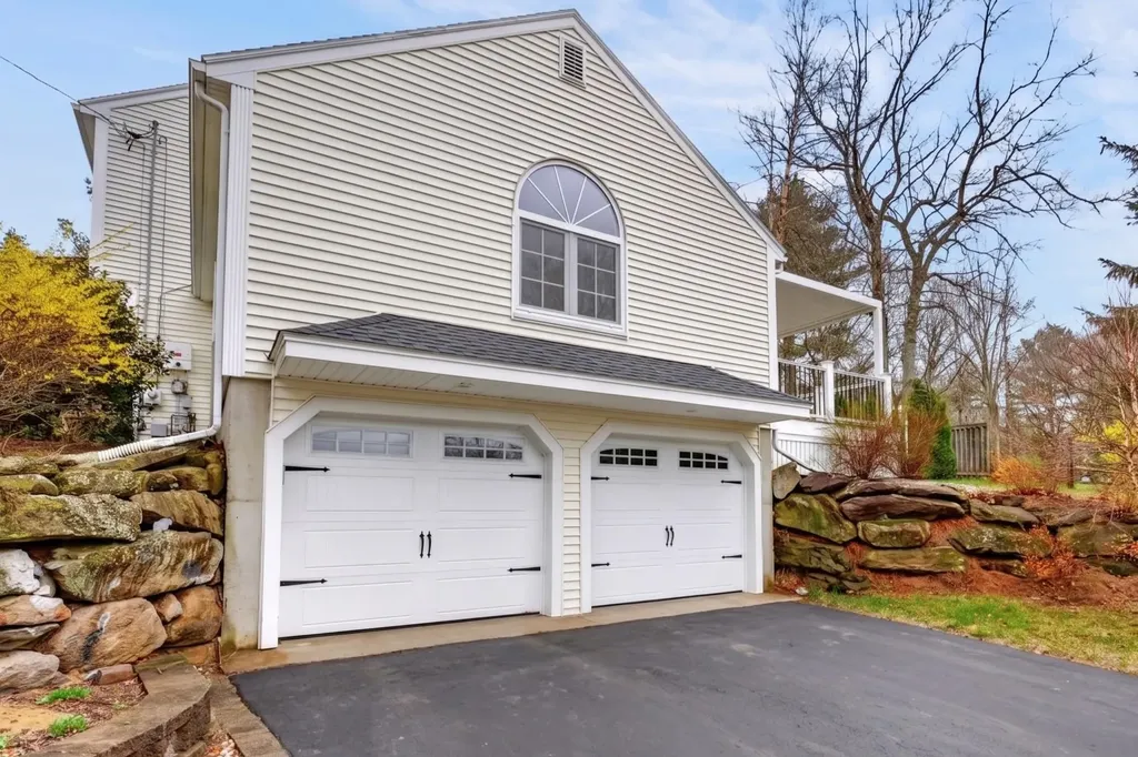 2 Windsor Drive Litchfield NH 03052