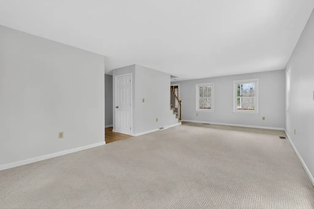 2 Windsor Drive Litchfield NH 03052