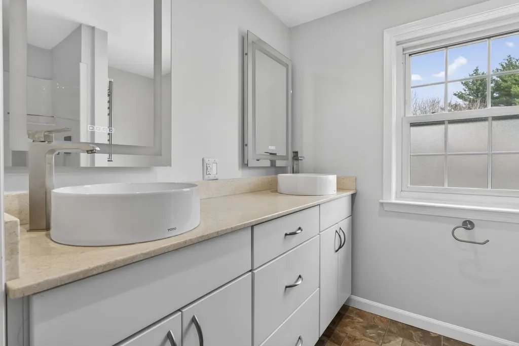 2 Windsor Drive Litchfield NH 03052