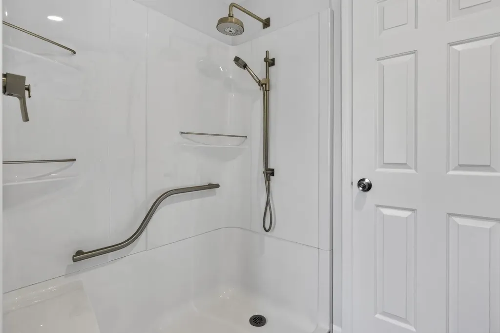 2 Windsor Drive Litchfield NH 03052