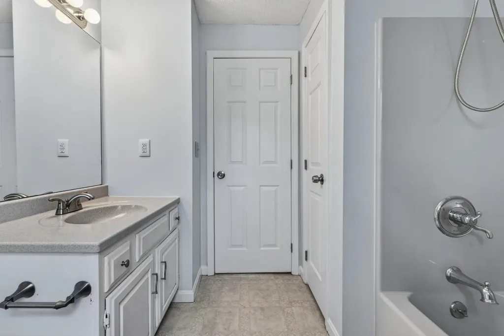 2 Windsor Drive Litchfield NH 03052