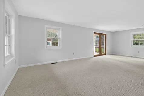 2 Windsor Drive Litchfield NH 03052