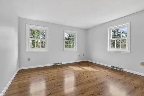 2 Windsor Drive Litchfield NH 03052