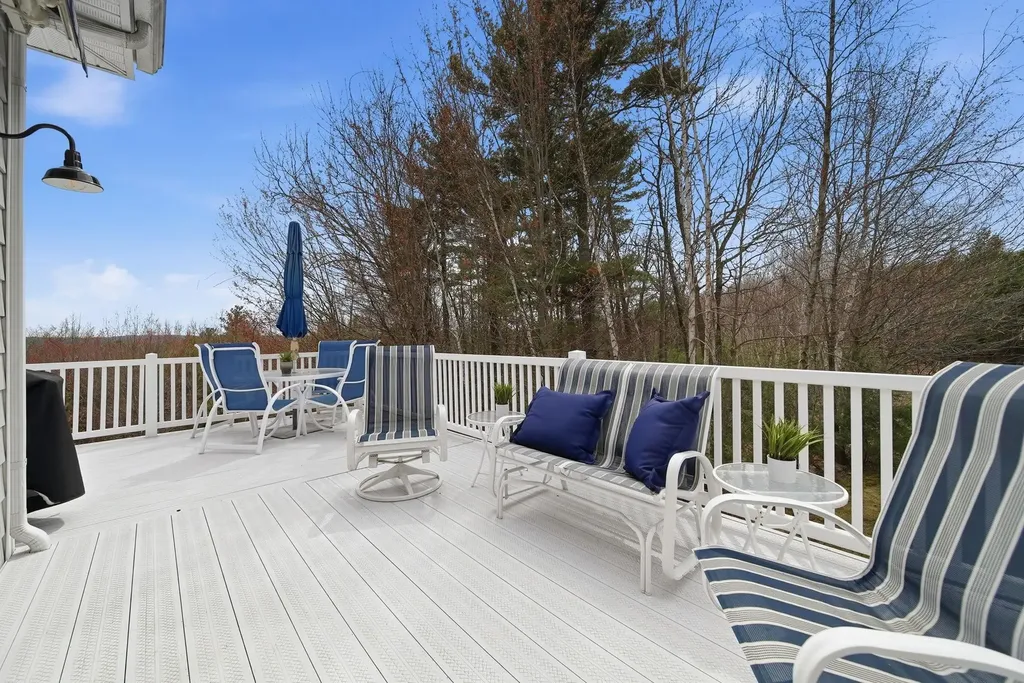 8 Ledgewood Drive Londonderry NH 03053