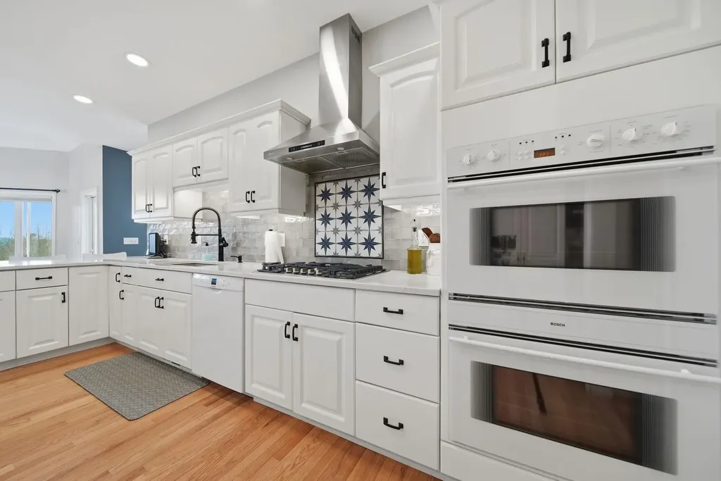 8 Ledgewood Drive Londonderry NH 03053