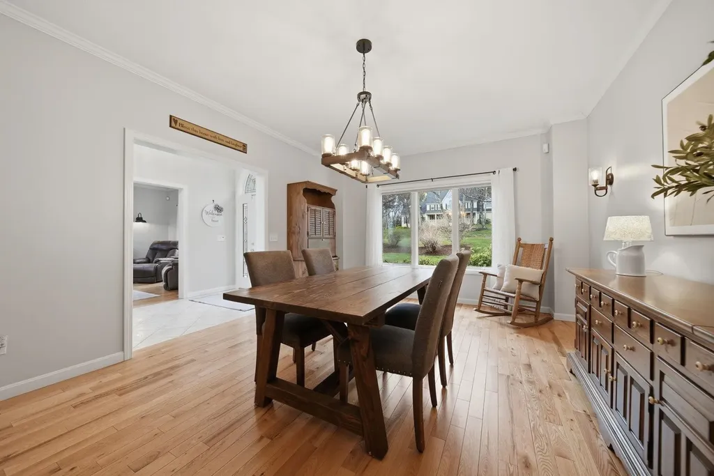 8 Ledgewood Drive Londonderry NH 03053
