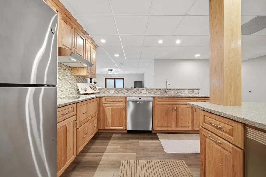 8 Ledgewood Drive Londonderry NH 03053