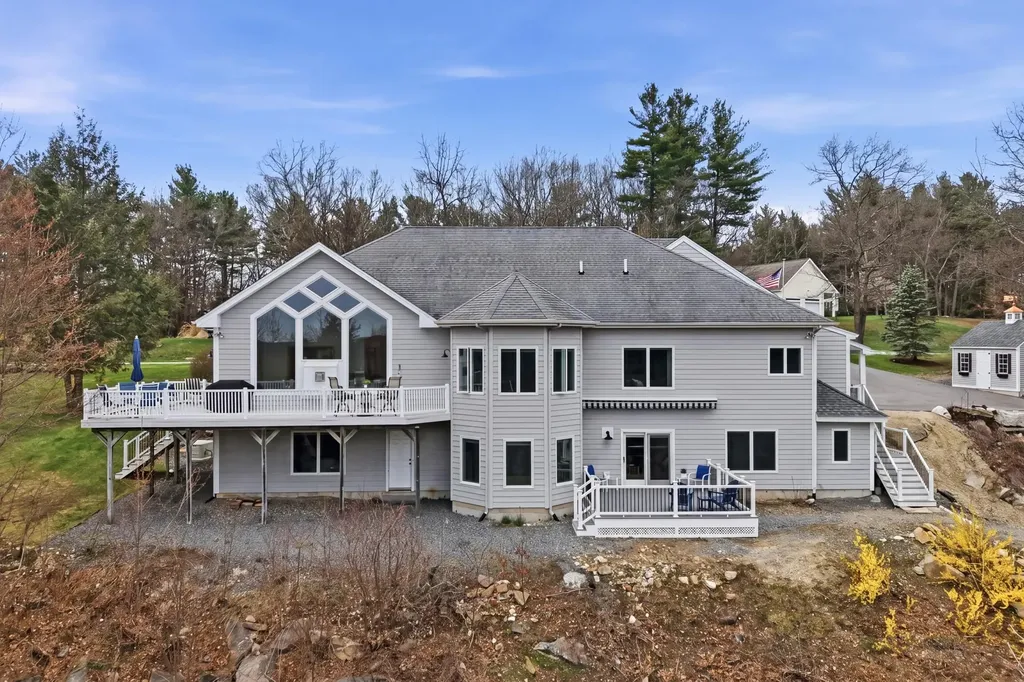 8 Ledgewood Drive Londonderry NH 03053