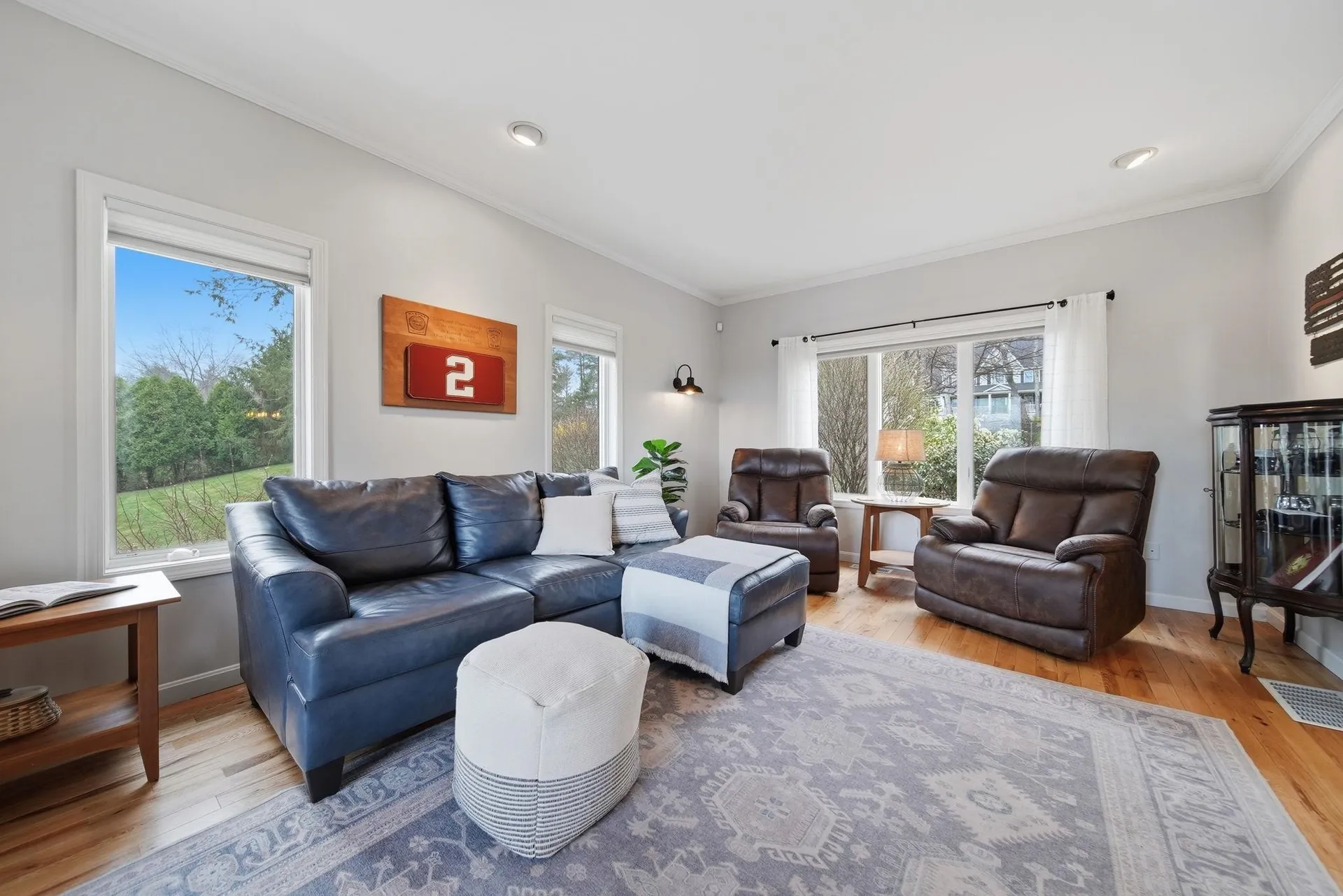 8 Ledgewood Drive Londonderry NH 03053