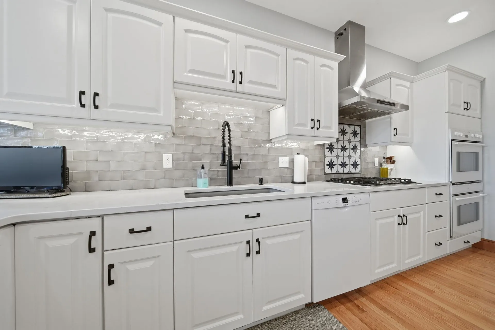 8 Ledgewood Drive Londonderry NH 03053