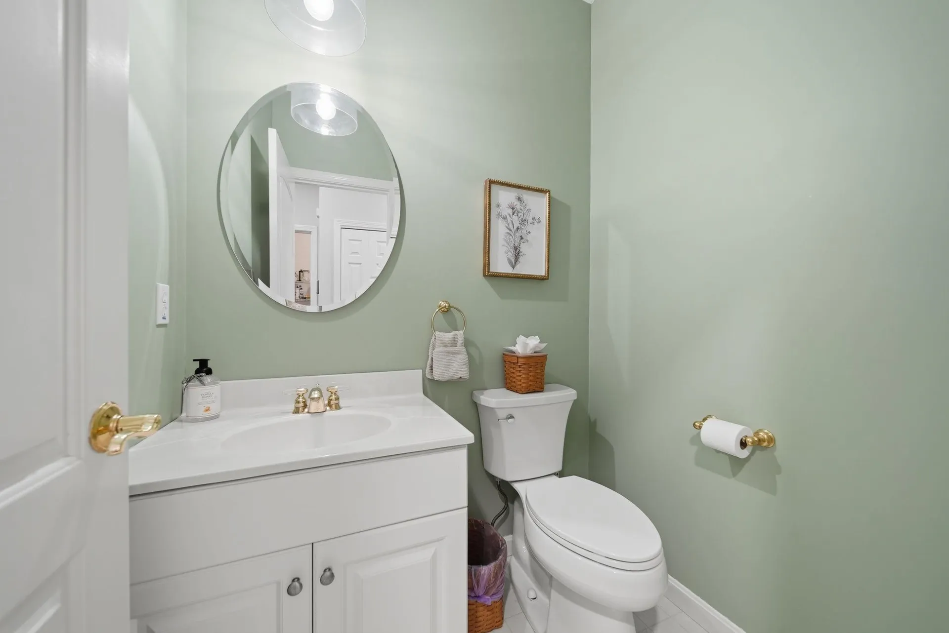 8 Ledgewood Drive Londonderry NH 03053