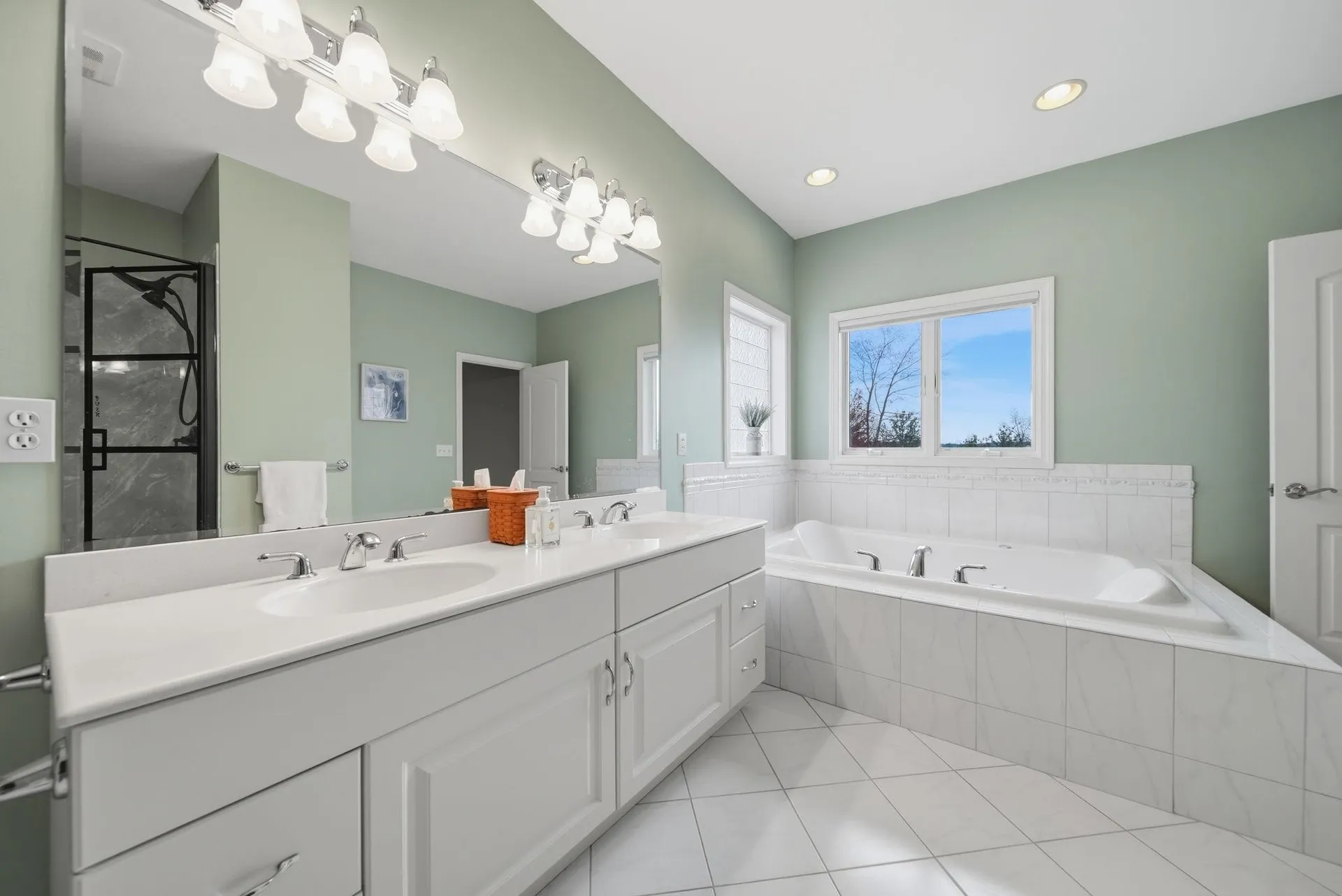8 Ledgewood Drive Londonderry NH 03053