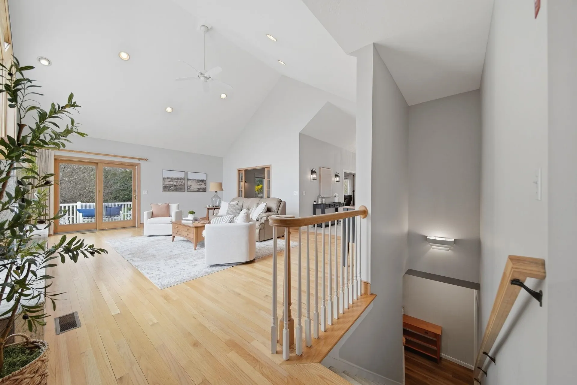 8 Ledgewood Drive Londonderry NH 03053